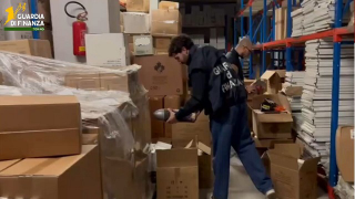 Torino, sequestrate oltre 3 tonnellate di fuochi d’artificio illegali: quattro denunciati